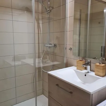 Cosy Et Lumineux Bike Parking *